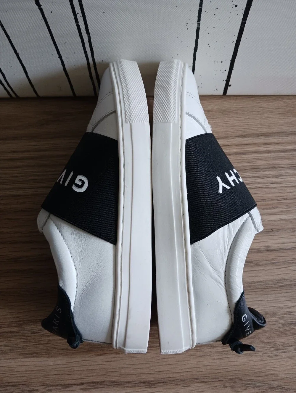 Givenchy Paris Urban Street Knot White/ Black Sneakers Size 31